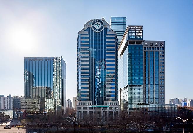 여의도 하나증권빌딩 전경. 코람코 제공