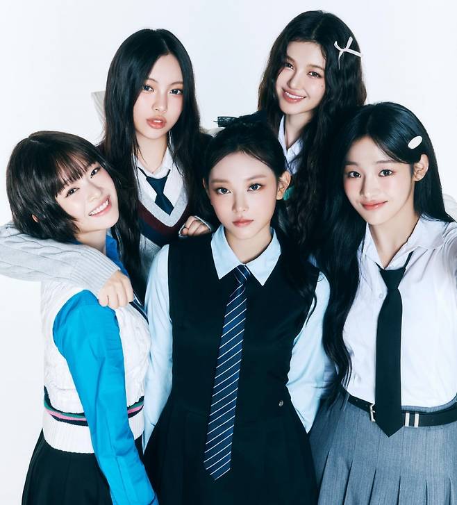 어도어가 독자 활동 금지 가처분 이의신청 항고를 기각당한 뉴진스에게 제자리로 돌아오라는 입장을 전했다. /사진=인스타그램 갈무리