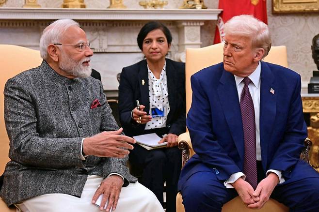 널드 트럼프 미국 대통령이 13일(현지시간) 워싱턴 백악관에서 나렌드라 모디 인도 총리와 회담을 하고 있다. 2025.02.14  /AFPBBNews=뉴스1