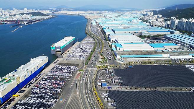 현대차가 노조 임단협 요구안과 트럼프 관세 리스크 등 혹독한 여름에 직면했다. 사진은 현대차 울산공장 전경. /사진=현대차