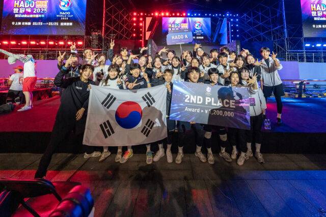 한국 하도 대표팀 선수들이 2025 HADO 월드컵 준우승을 차지한 후 세리머니하고 있다. /하도코리아 제공