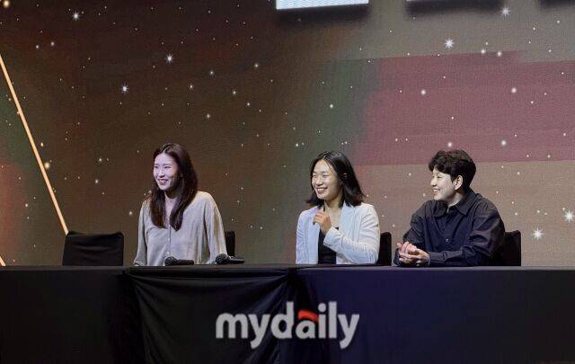 흥국생명 김수지, 이고은, 신연경이 16일 여의도 글래드호텔에서 열린 현대캐피탈과 통합 축승연에 참석했다./마이데일리