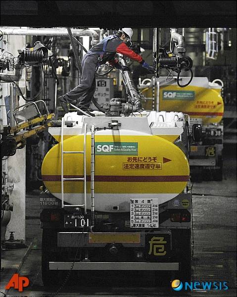 [가와사키=AP/뉴시스] 일본 도쿄 남쪽 가와사키에 있는 정유공장. 자료사진. 2025.06.18