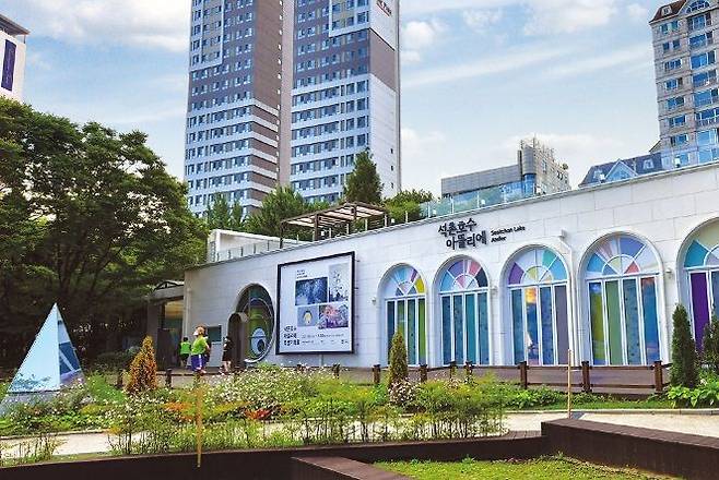 [서울=뉴시스] 석촌호수 아뜰리에. 2025.06.18 (사진 제공=송파구청) photo@newsis.com *재판매 및 DB 금지