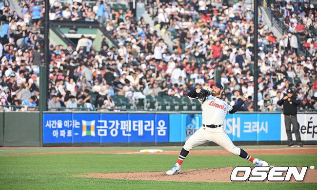 [OSEN=부산, 이석우 기자] 3일 부산 사직야구장에서 2025 신한 SOL 뱅크 KBO 리그 롯데 자이언츠와 키움 히어로즈의 경기가 열렸다. 홈팀 롯데는 감보아가, 방문팀 키움은 김연주가 선발 출전했다.롯데 자이언츠 선발 투수 감보아가 역투하고 있다. 2025.06.03 / foto0307@osen.co.kr