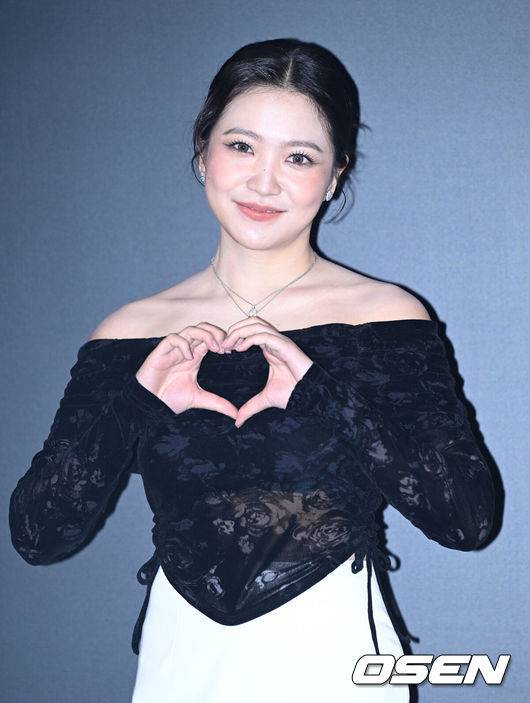 [OSEN=이대선 기자] 14일 오후 인천 운서동 인스파이어 엔터테인먼트 리조트에서 '인스파이어 그랜드 오프닝' 포토콜 행사가 진행됐다.그룹 레드벨벳 예리가 포토타임을 가지고 있다. 2024.03.14 /sunday@osen.co.kr