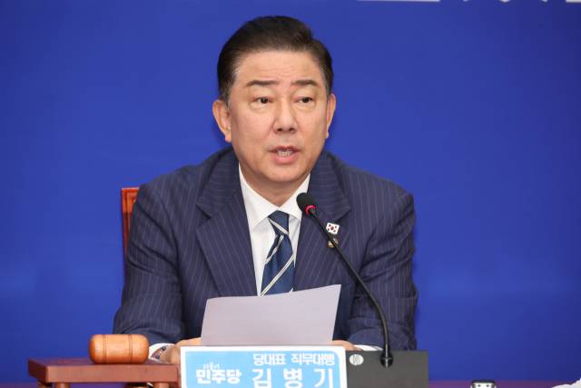 ▲더불어민주당 김병기 당대표 직무대행 겸 원내대표가 18일 서울 여의도 국회에서 열린 최고위원회의에서 발언하고 있다. ⓒ연합뉴스
