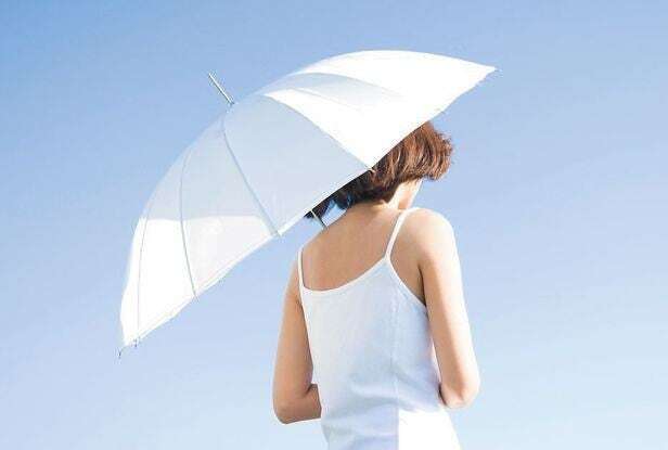 18일 전국엔 비구름이 걷히면서 맑고 더운 날씨가 이어지겠다. 한낮 체감온도가 31도 이상으로 오를 것으로 보인다. 연합뉴스