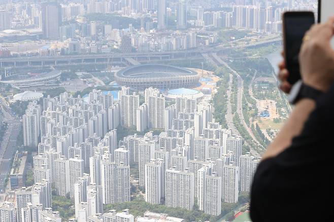 서울 송파구 서울스카이에서 본 일대 아파트. 연합뉴스