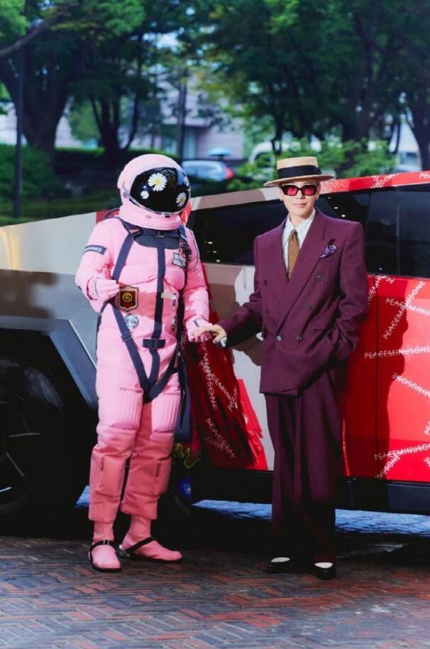 일론 머스크가 자신의 SNS 계정에 지드래곤을 언급하며 영상을 리트윗했다. 갤럭시코퍼레이션 제공