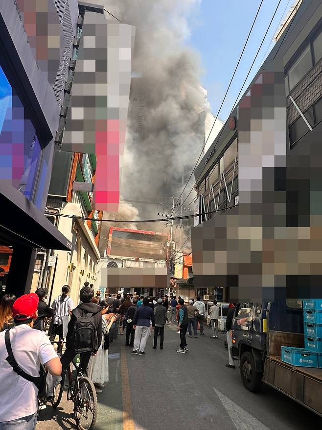 지난 2023년 4월 3일 오전 11시 51분쯤 화재가 발생한 인천시 부평구 부평동 롯데시네마 입점 상가 건물 모습. 연합뉴스