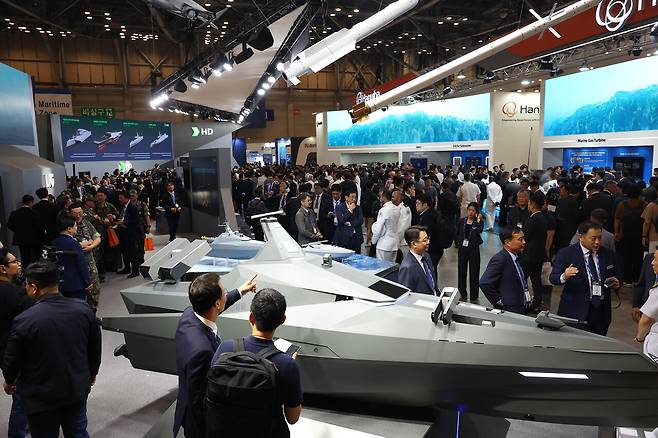 5월28일 부산 해운대구 벡스코에서 열린 2025 국제해양방위산업전(MADEX, 마덱스). 다양한 최첨단 해양 무기 체계가 전시되었다. ⓒ연합뉴스