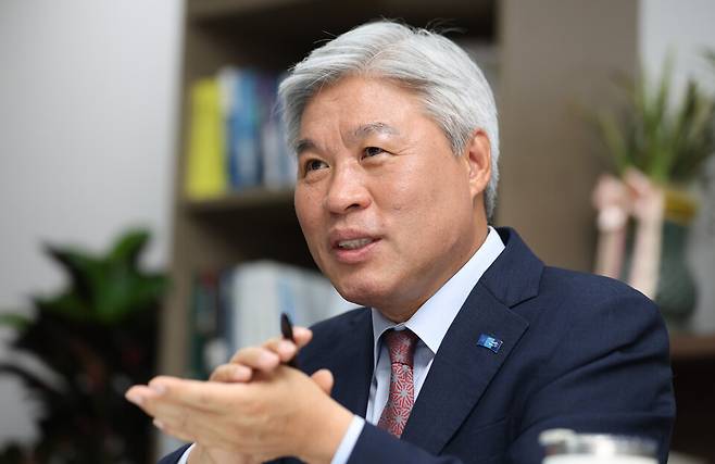 서왕진 조국혁신당 원내대표가 6월17일 오후 국회 의원회관에서 시사저널과 인터뷰를 하고 있다. ⓒ시사저널 박은숙