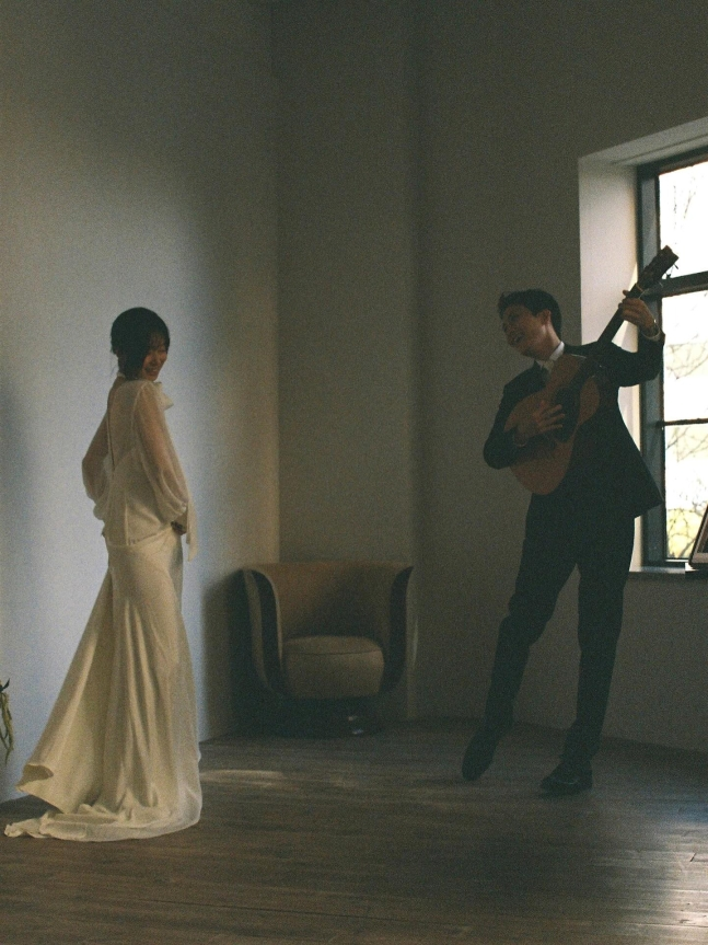 가수 조형우와 김윤의 작가 웨딩사진 이미지. 사진 조형우 SNS 캡처