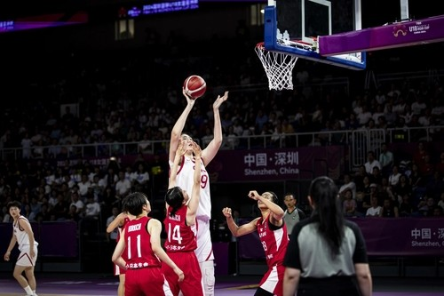 중국 장쯔위가 지난해 U18 아시아컵에서 골밑슛을 하고 있다. FIBA SNS