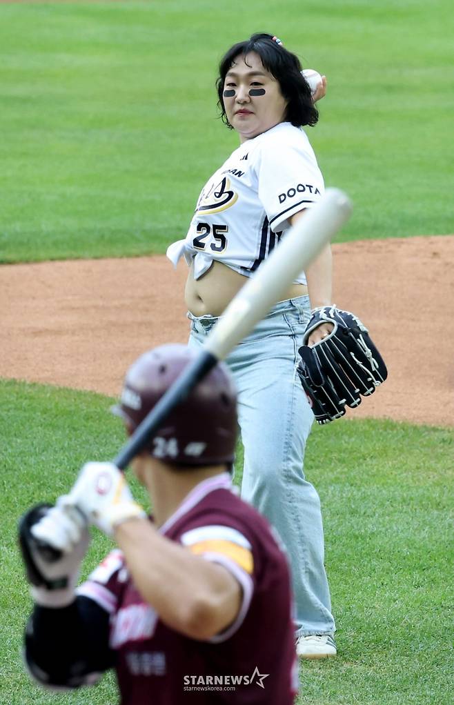 [★포토] 이수지 '시구가 핫이슈지'