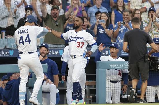 18일 샌디에이고 파드리스전 연타석 홈런을 기록한 LA 다저스 앤디 파헤스. 연합뉴스