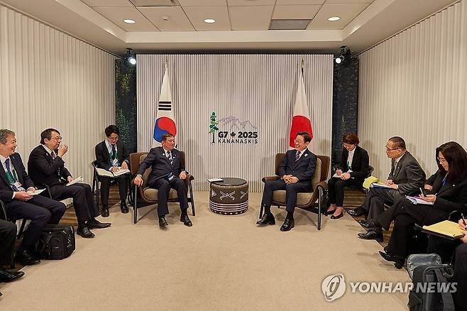 이재명 대통령, G7 계기 한일 정상회담 (캐내내스키스[캐나다]=연합뉴스) 홍해인 기자 = 이재명 대통령이 17일(현지시간) 캐나다 앨버타주 캐내내스키스 주요 7개국(G7) 정상회의장에서 이시바 시게루 일본 총리와 한일 정상회담을 하고 있다. 2025.6.18 [공동취재] hihong@yna.co.kr