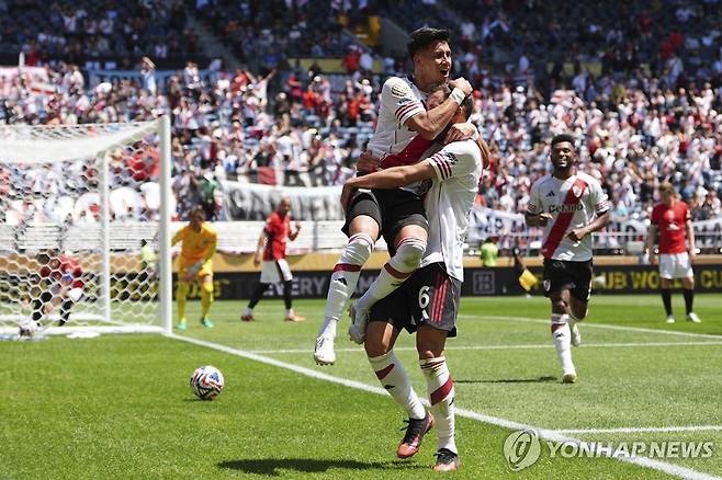 쐐기골 넣은 메자(왼쪽) [AP=연합뉴스]