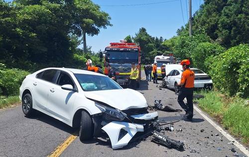 제주 어음리 3중 추돌 사고 [제주도 소방안전본부 제공, 재판매 및 DB 금지]