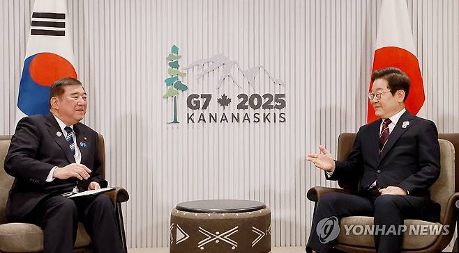 이재명 대통령, G7 계기 한일 정상회담 (캐내내스키스[캐나다]=연합뉴스) 홍해인 기자 = 이재명 대통령이 17일(현지시간) 캐나다 앨버타주 캐내내스키스 주요 7개국(G7) 정상회의장에서 이시바 시게루 일본 총리와 한일 정상회담을 하고 있다. 2025.6.18 hihong@yna.co.kr