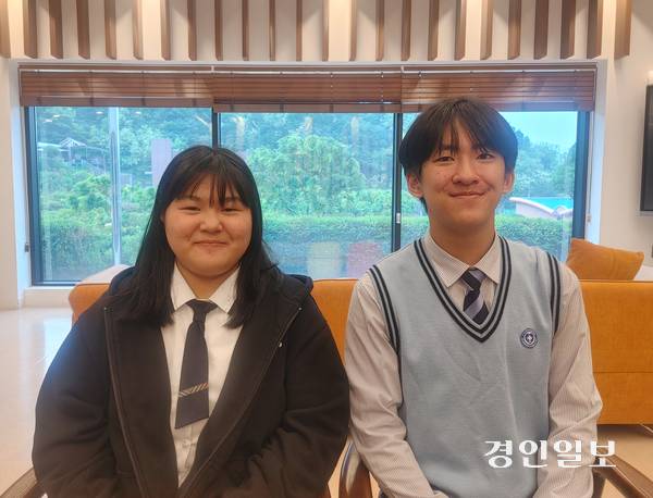 인천보건고 김다연양(왼쪽), 조용기군. 2025.6.19 /정운기자 jw33@kyeongin.com