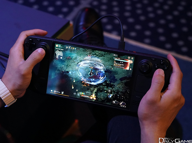 스팀덱 등 UMPC의 플레이 기회도 제공됐다.