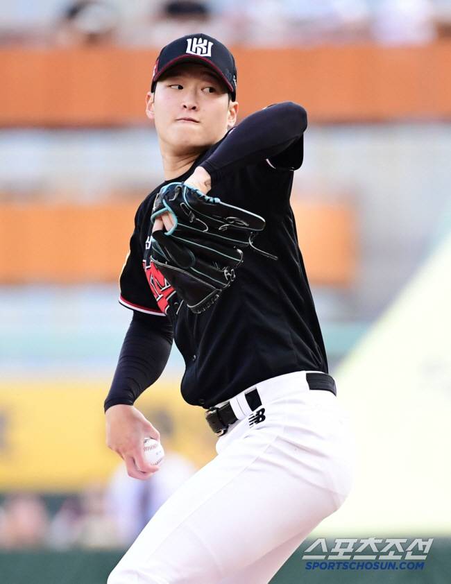 14일 인천 SSG랜더스필드에서 KBO리그 SSG와 KT의 경기가 열렸다. 힘차게 투구하고 있는 KT 선발 배제성. 인천=송정헌 기자songs@sportschosun.com/2023.06.14/