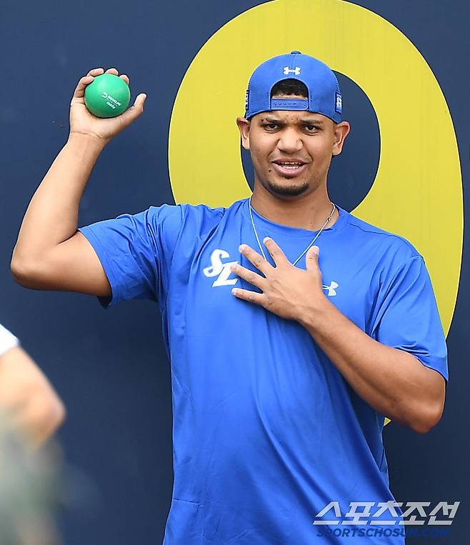 환영식 후 곧바로 훈련 시작한 가라비토