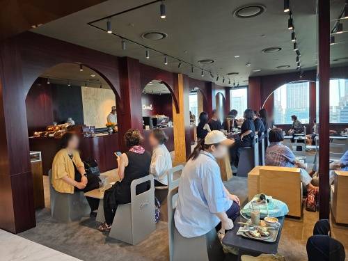 신세계백화점 본점 식당가 매출이 오픈 100일만에 전년 같은 기간 대비 25% 가량 증가했다. /신세계백화점