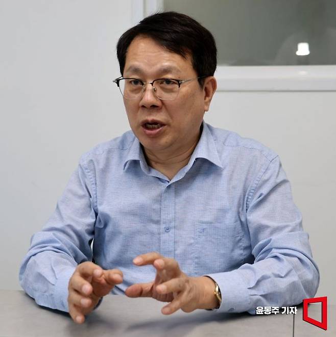 김수한 한서정공 경영운영책임자가 아시아경제와 인터뷰를 하고 있다. 천안=윤동주 기자
