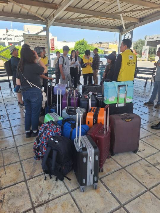 요르단 국경검문소에서 대기 중인 국민들. 외교부 제공