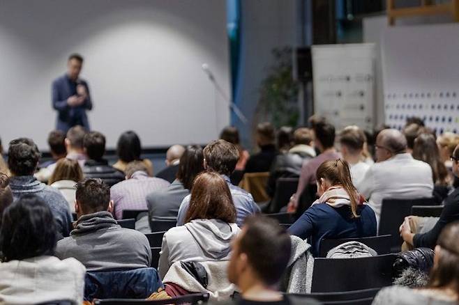 혼란 속에서도 NIW는 여전히 ‘유효한 전략’