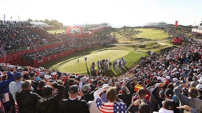 BMW코리아가 BMW 럭셔리 클래스 신규 구매 고객을 대상으로 유럽과 미국의 남자 골프 대항전 ‘2025 라이더컵’ 초청 이벤트를 진행한다고 18일 밝혔다. BMW코리아 제공