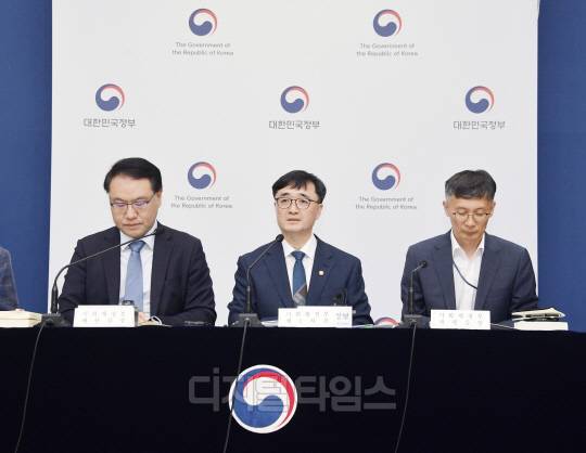 임기근 기획재정부 차관이 18일 정부세종청사에서 열린 '새정부 추가경정예산안 상세 브리핑'에서 주요 내용을 발표하고 있다. 사진=기획재정부