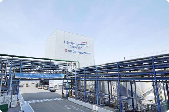 코오롱베니트 '인지형 제조' 공정 적용으로 페놀수지(phenolic resin)를 생산하고 있는 코오롱인더스트리 김천2공장. 코오롱베니트 제공