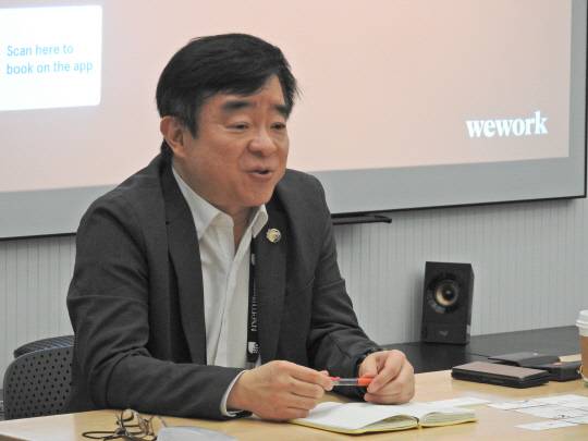 김선진 코오롱생명과학 대표이사는 18일(현지 시간) '2025 바이오 인터내셔널 컨벤션'(바이오 USA)에 참석해 기자간담회서 발언하고 있다. 보스턴(미국)=강민성기자 kms@dt.co.k