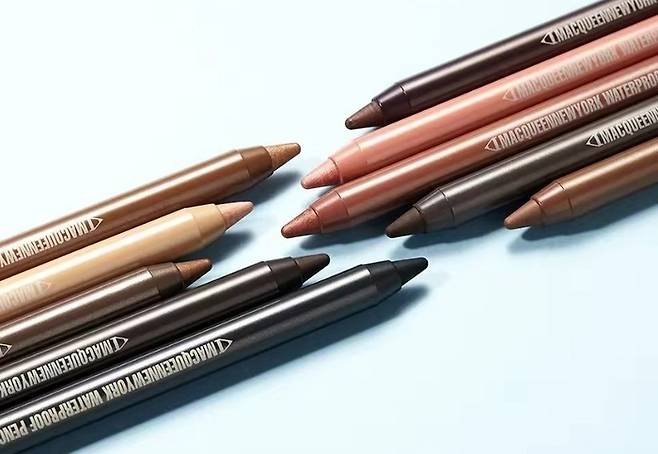 맥퀸뉴욕 워터프루프 펜슬 젤라이너