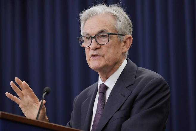 제롬 파월 미국 연방준비제도(연준) 의장이 18일(현지시간) 워싱턴 연준 청사에서 연방공개시장위원회(FOMC) 회의 뒤 기자회견을 하고 있다. AP 뉴시스