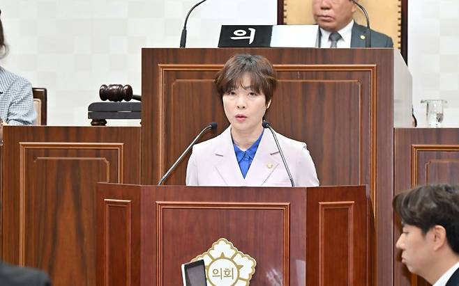 부산 해운대구의회 김미희 의원이 본희의장에서 대표발의 안건에 대해 발언하고 있다. 김미희 의원 제공