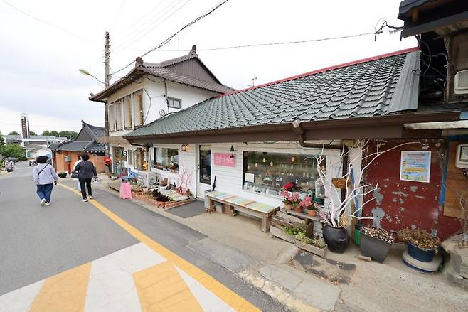 면천읍성 레트로 거리에 있는 '진달래 상회'