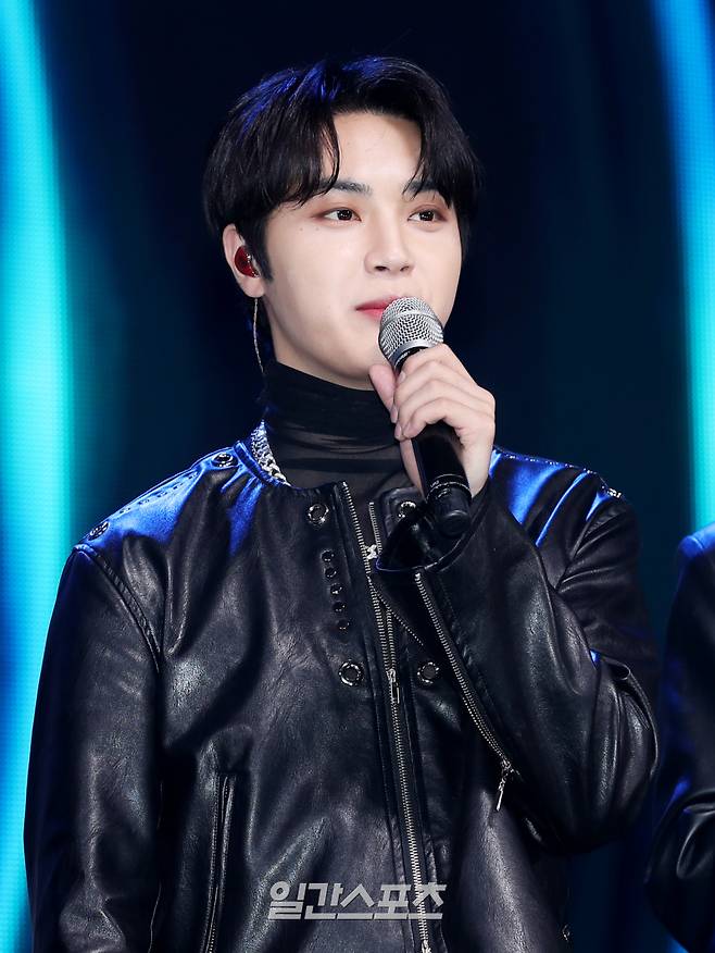 그룹 더보이즈 주학년이 20일 오후 서울 광진구 예스24라이브홀에서 진행된 미니 8집 'BE AWAKE' 발매 기념 쇼케이스에 참석해 인사말을 하고 있따. 'BE AWAKE'는 '깨어나다'라는 사전적 의미와 같이 '사랑'을 자각하고, 이를 쟁취하기 위해 나서는 소년들이라는 큰 스토리라인을 바탕으로 '타락 천사'로 파격 변신한 이들의 역대급 콘셉트 변화를 확인할 수 있는 앨범이다. 오늘(20일) 오후 6시 각종 온라인 음원사이트를 통해 감상할 수 있다. 서병수 기자 qudtn@edaily.co.kr /2023.02.20.