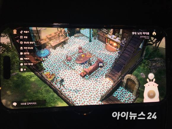 '로스트아크 모바일'의 하우징 요소. [사진=문영수 기자]