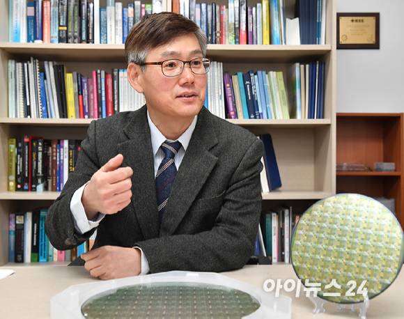 신현철 반도체공학회장(광운대 반도체시스템공학부 교수) [사진=곽영래 기자]