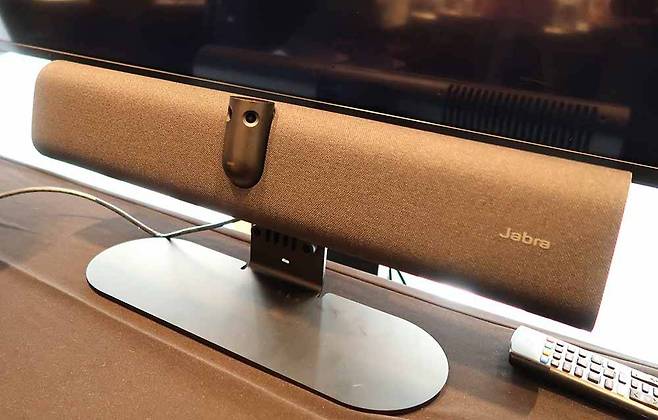 파나캐스트 40 VBS는 소규모 회의실에 최적화한 올인원 화상회의 솔루션이다 / 출처=IT동아