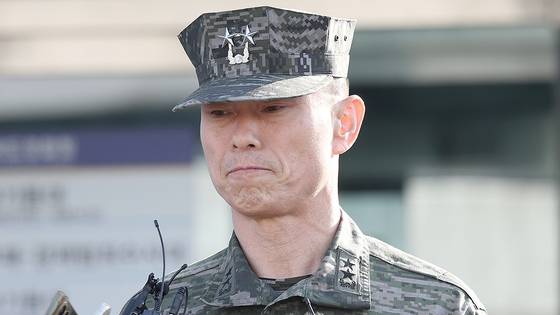 임성근 전 해병대 1사단장이 지난해 5월 경북 경산시 경북경찰청 형사기동대에서 '해병대 채상병 순직 사건'과 관련해 22시간이 넘는 조사를 받고 취재진 앞에서 입장을 밝히고 있다. 연합뉴스
