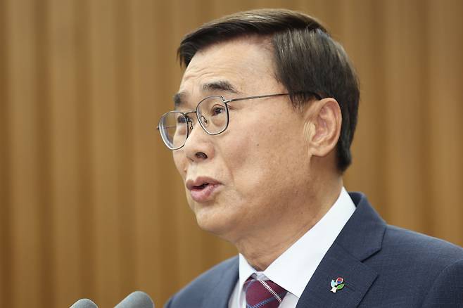 이종석 국가정보원장 후보자가 19일 국회 정보위원회에서 열린 인사청문회에서 인사말을 하고 있다. 연합뉴스