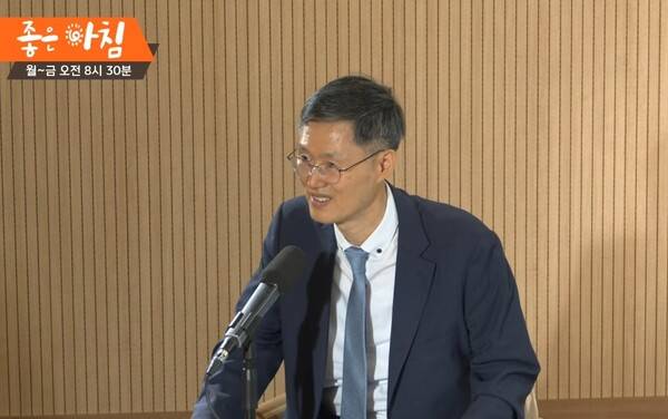 ▲ MBC경남 라디오에 출연한 문형배 전 헌법재판소장 권한대행. 사진=MBC경남 유튜브.