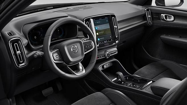 볼보 XC40 블랙에디션 실내 [사진출처=볼보]
