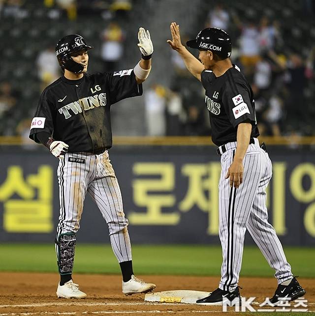 18일 잠실 NC전에서 맹타를 휘두른 신민재. 사진(잠실 서울)=천정환 기자